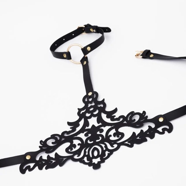 Черная резная портупея с золотистой фурнитурой. Фотография 3.