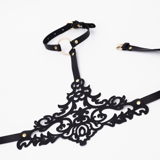 Черная резная портупея с золотистой фурнитурой. Фотография 5.