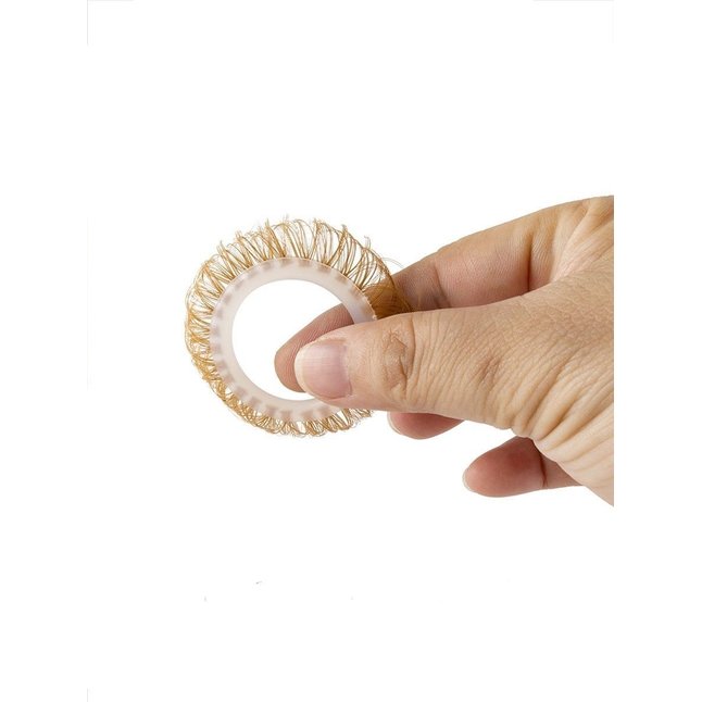 Эрекционное кольцо с бежевыми «ресничками». Фотография 6.