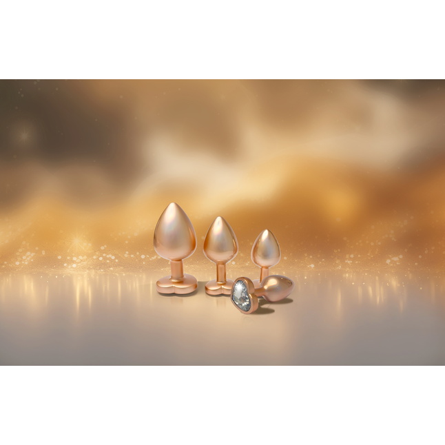 Золотистая анальная пробка с прозрачным кристаллом-сердцем Pearl Gold Plug Small - Gleaming Love. Фотография 5.