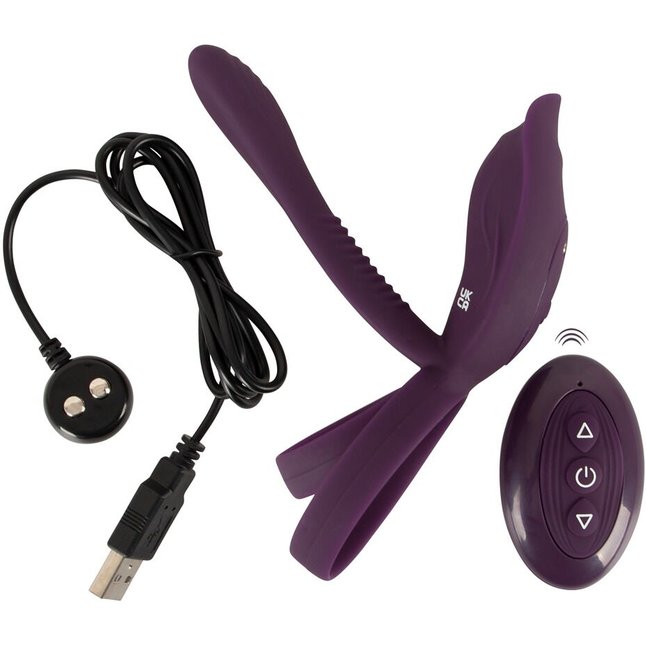 Фиолетовая насадка на член с клиторальным отростком и пультом ДУ RC Couple’s Vibrator 2 - Couples Choice. Фотография 7.
