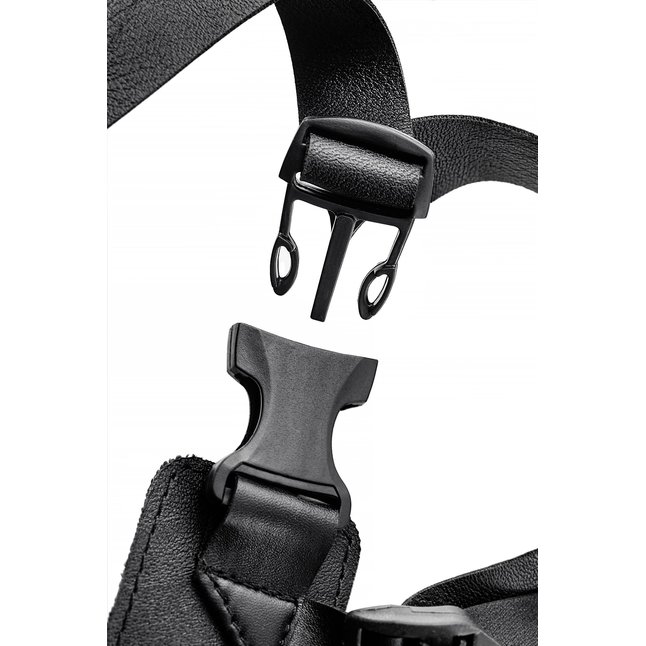 Телесный фаллопротез на черных ремнях Conall - 15 см - RealStick Strap-On. Фотография 5.