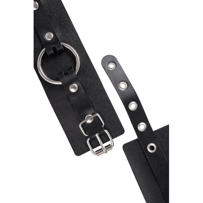 Черные оковы из толстой кожи с люверсами. Фотография 6.