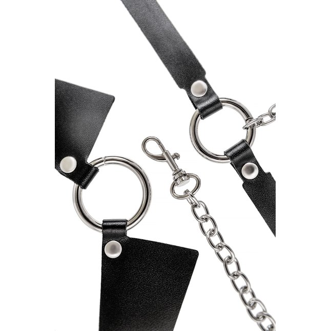 Черная портупея-чокер с поводком и карабином в виде кольца. Фотография 7.