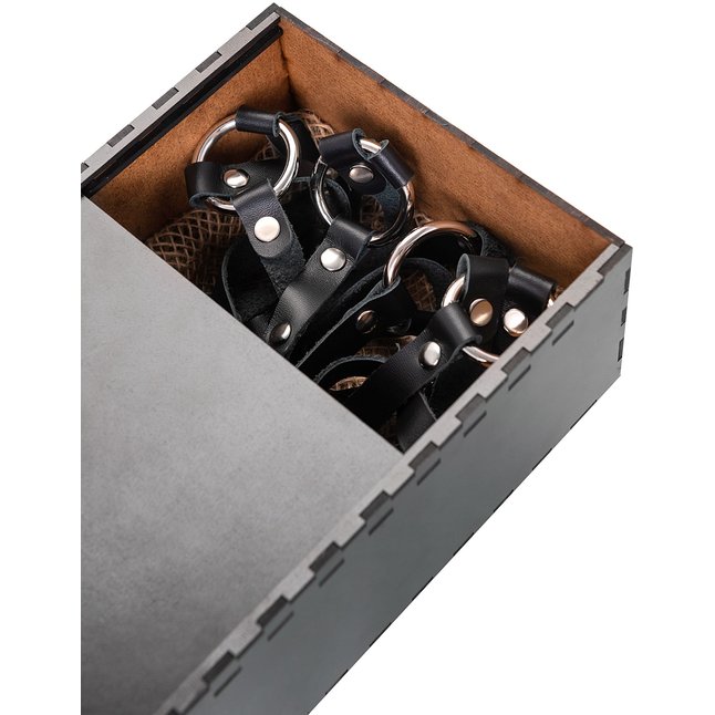 Черная кожаная портупея «Соблазн» с кольцами. Фотография 7.