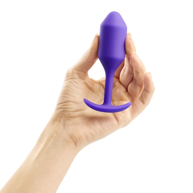 Фиолетовая пробка для ношения B-vibe Snug Plug 2 - 11,4 см. Фотография 3.
