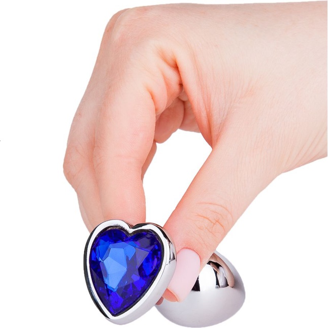 Серебристая анальная втулка с синим кристаллом-сердцем - 7 см - Анальные втулки с кристаллом. Фотография 4.