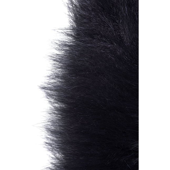 Серебристая анальная втулка с черным лисьим хвостом. Фотография 6.