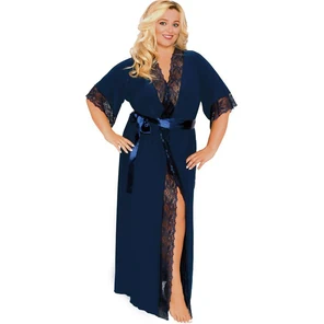  Длинный пеньюар plus size с изящным кружевом и атласным поясом 