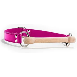  Розовый кляп Wooden Bridle с деревянным трензелем 