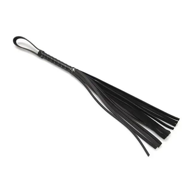Черная BDSM-плетка из искусственной кожи средней длины