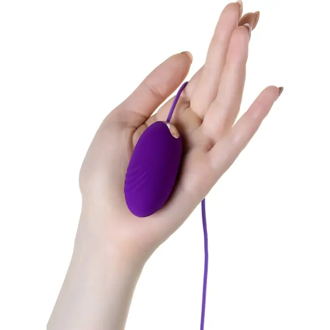 Фиолетовое виброяйцо с пультом управления A-Toys Cony, работающее от USB. Фотография 3.