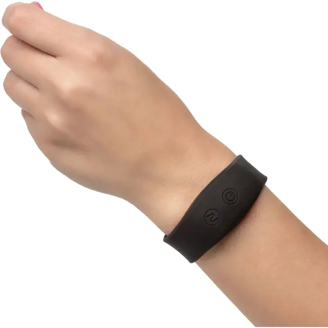 Стимулятор в трусики с пультом-браслетом Lock-N-Play Wristband Remote Panty Teaser. Фотография 6.