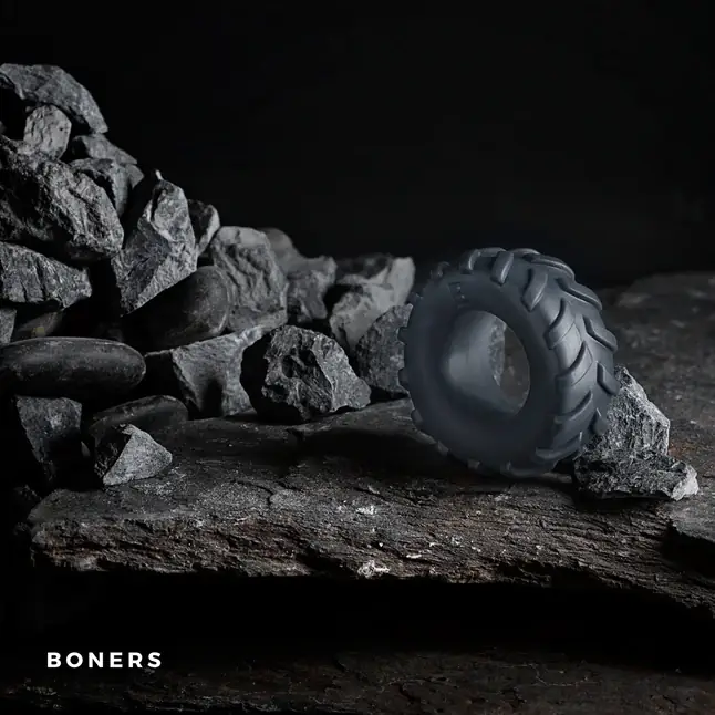 Эрекционное кольцо в виде шины с высоким протектором - Boners. Фотография 4.