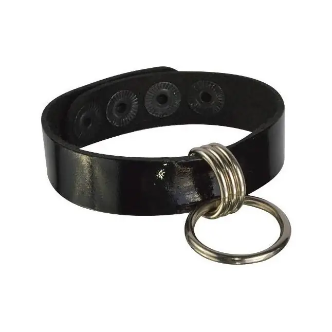 Черный лаковый кожаный браслет с подвесным колечком - BDSM accessories