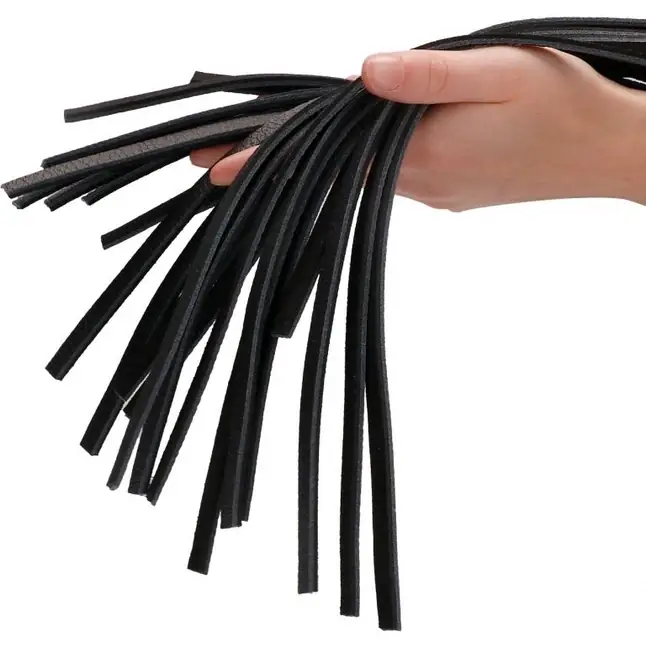 Черная многохвостая гладкая плеть Heavy Leather Tail Flogger - 76 см - Ouch!. Фотография 3.
