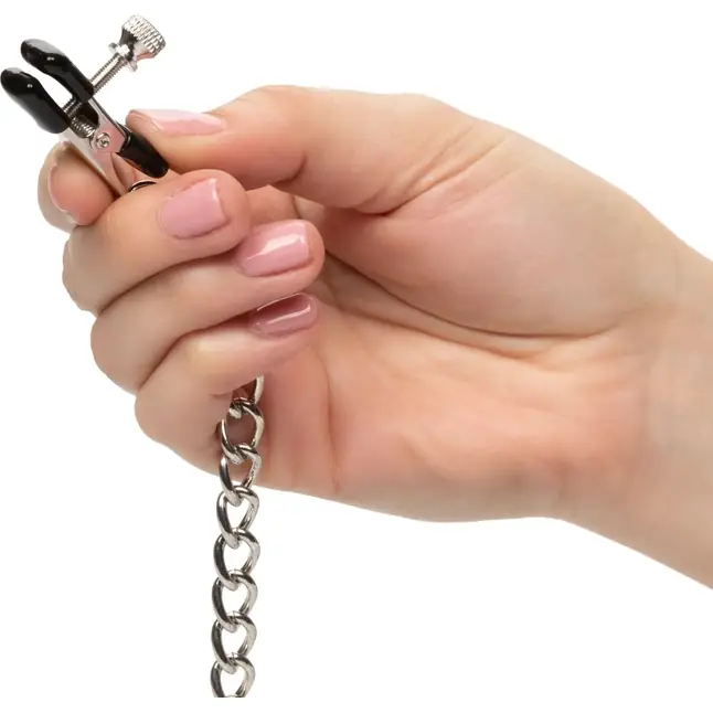Зажимы для сосков с серебристой цепочкой и утяжелителем Weighted Dual Tier Nipple Clamps - Nipple Play. Фотография 3.
