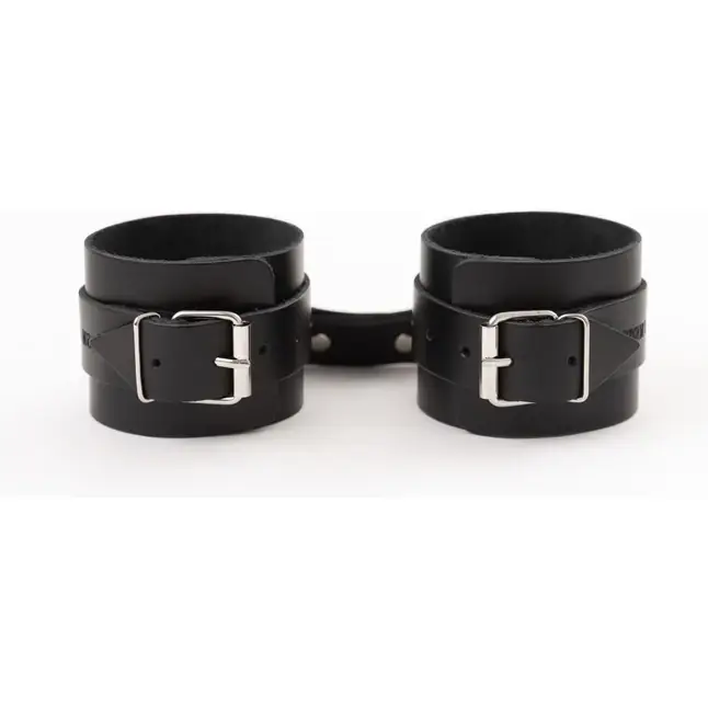 Черные кожаные оковы со сцепкой - Lady s Arsenal Black. Фотография 2.