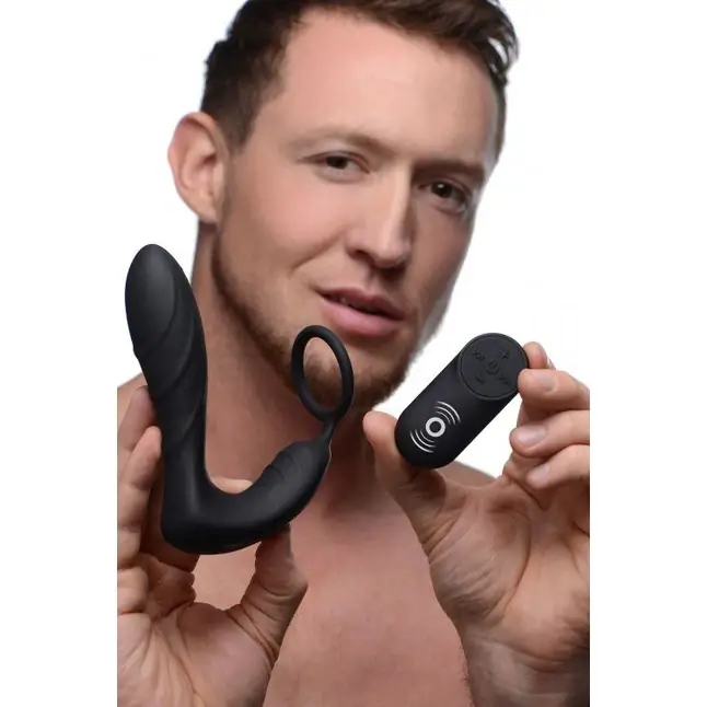 Черный вибростимулятор простаты Silicone Prostate Vibrator and Strap with Remote Control - 14,35 см - Under Control. Фотография 4.