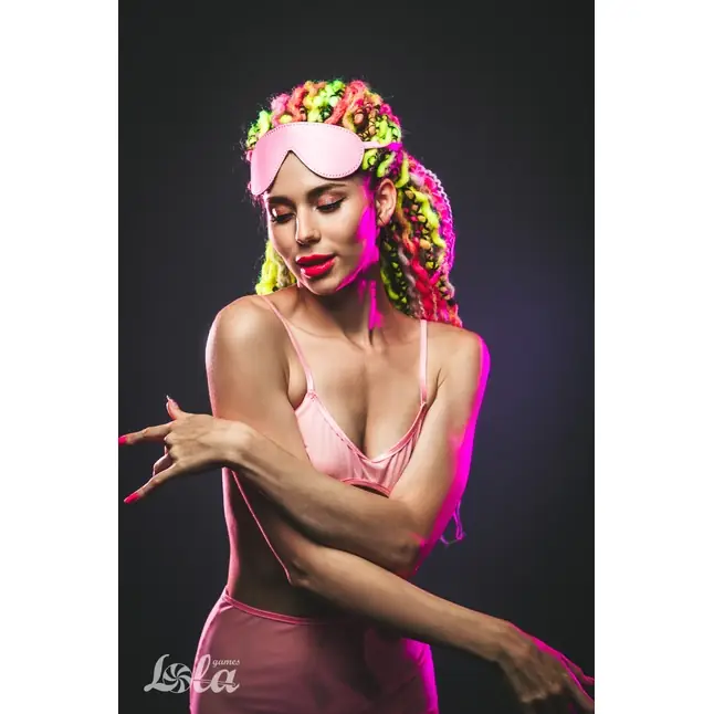 Розовая маска Shy - Party Hard. Фотография 7.