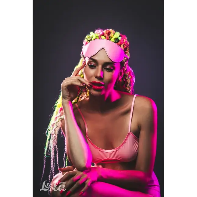 Розовая маска Shy - Party Hard. Фотография 8.