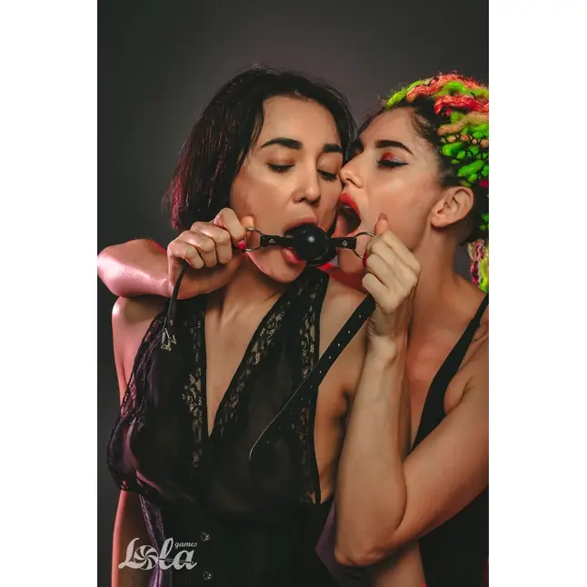 Черный гладкий кляп-шарик Crave - Party Hard. Фотография 6.