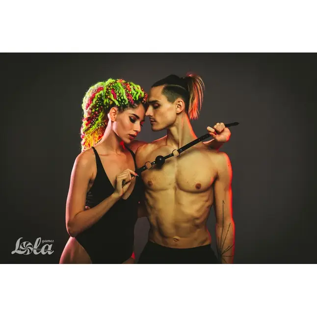 Черный кляп-шарик Love Spell - Party Hard. Фотография 5.