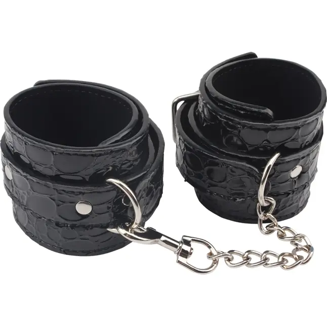 Черные оковы на карабине Be good Ankle Cuffs - Behave!