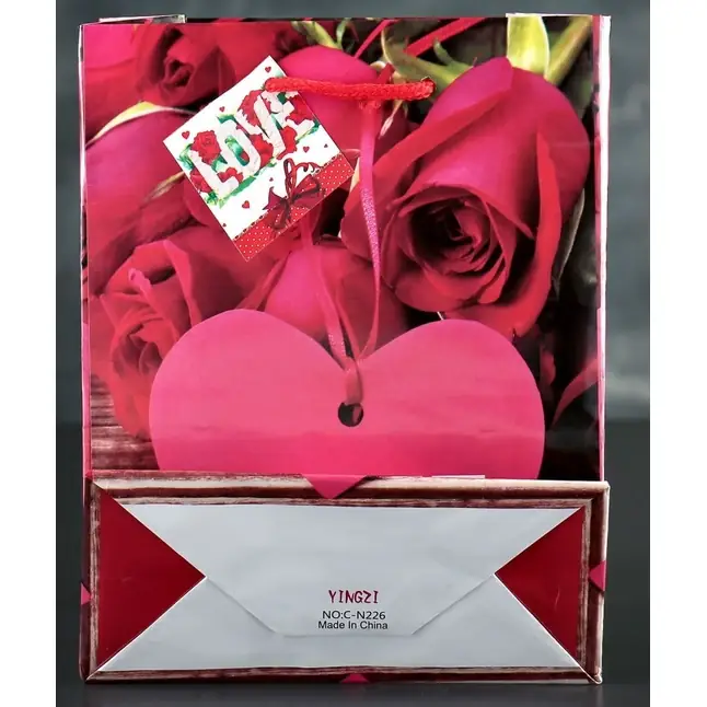 Подарочный пакет Love с розочками и сердечками - 23 х 18 см. Фотография 2.