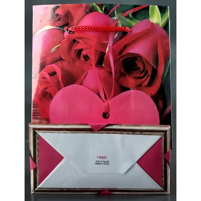 Подарочный пакет Love с розочками и сердечками - 15 х 12 см. Фотография 2.