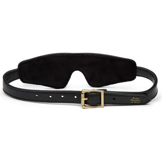 Черная плотная маска на глаза Bound to You Faux Leather Blindfold - Fifty Shades of Grey. Фотография 2.