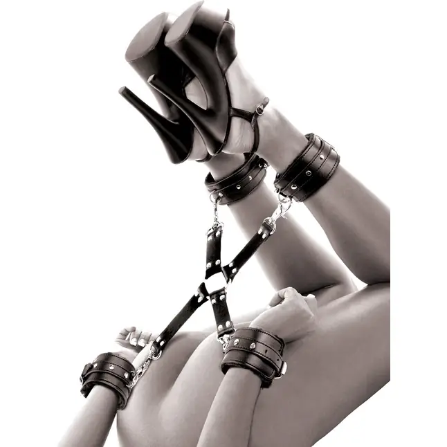 Крестообразный бондаж Cumfy Hogtie - Fetish Fantasy Limited Edition. Фотография 3.