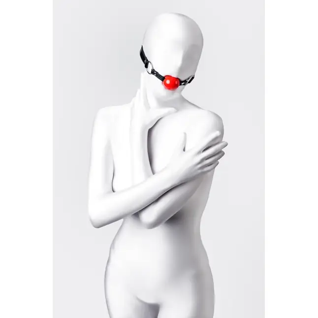 Красный кляп-шар на черных ремешках Anonymo - Anonymo. Фотография 7.