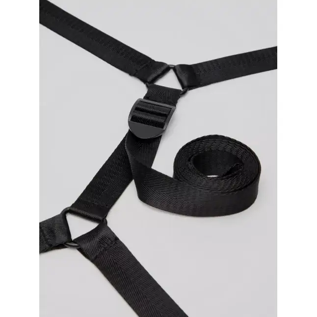Изысканный набор фиксаций на кровати Reversible Under Mattress Restraint Set - Sweet Anticipation. Фотография 3.