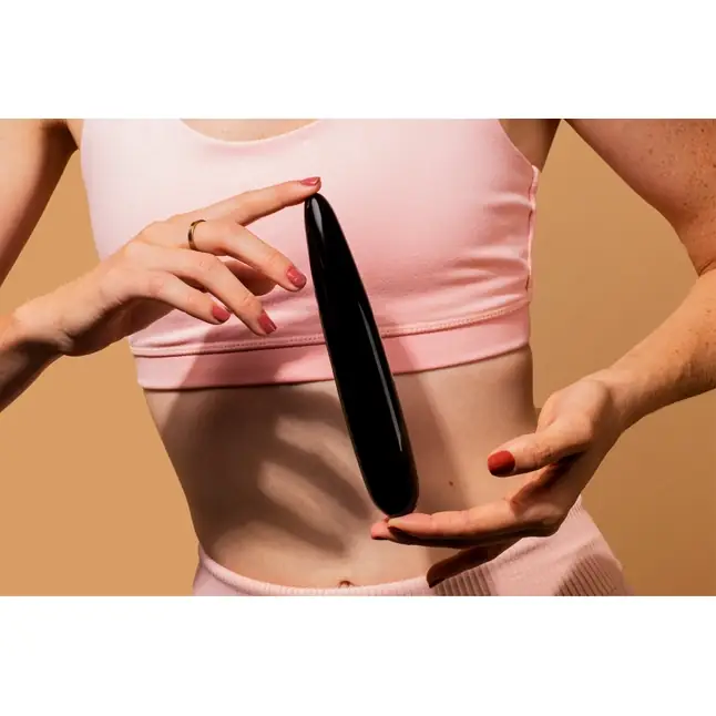 Массажер Le Wand Crystal Slim Wand из черного обсидиана. Фотография 14.
