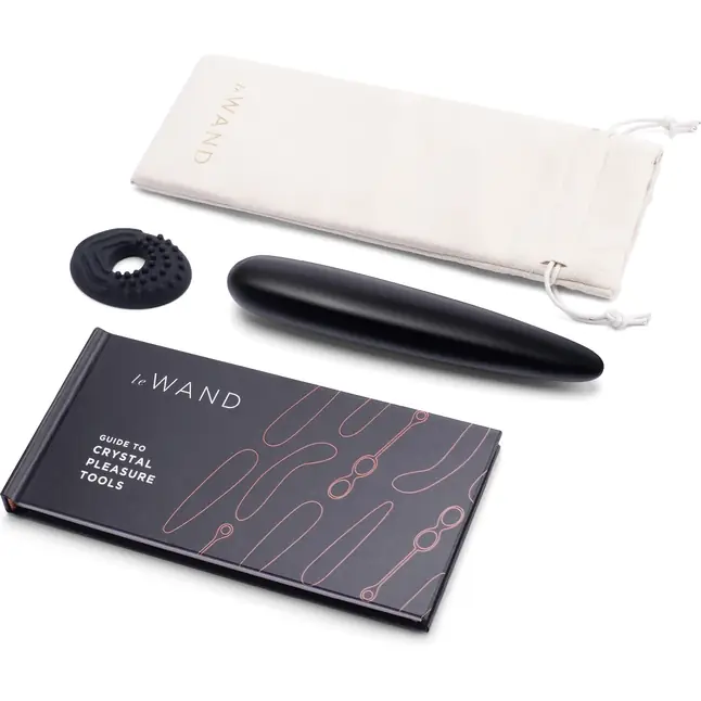Массажер Le Wand Crystal Slim Wand из черного обсидиана. Фотография 6.