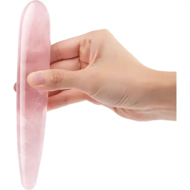 Массажер Le Wand Crystal Slim Wand из розового кварца. Фотография 2.