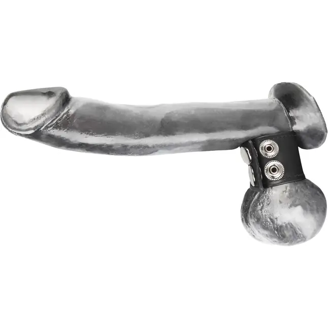 Хомут-утяжка для мошонки из искусственной кожи на клепках SNAP BALL STRETCHER. Фотография 3.