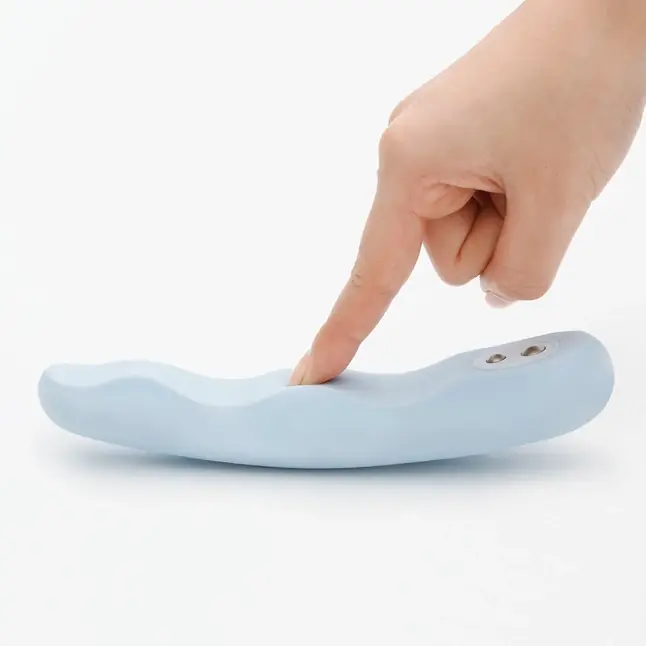 Голубой вибратор IROHA MINAMO с волнами на стволе - 17,5 см - IROHA Vibrators. Фотография 2.