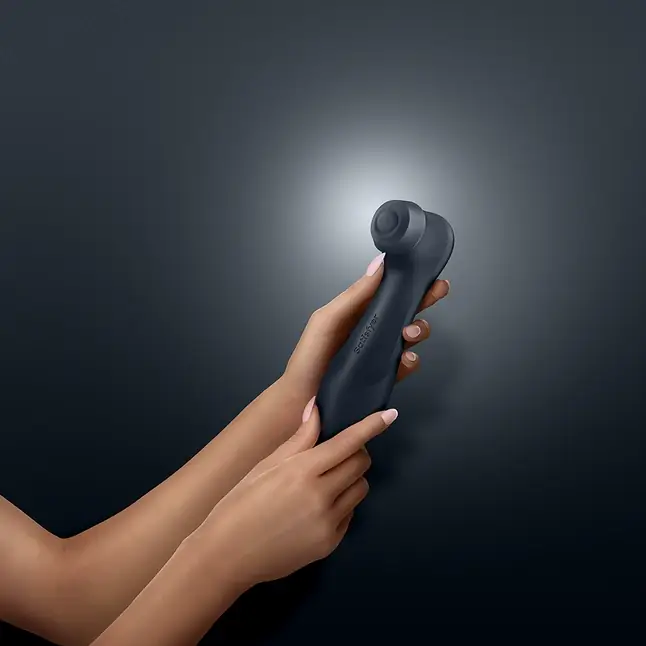 Черный вакуумный стимулятор клитора Satisfyer Pro 2 Generation 3. Фотография 9.
