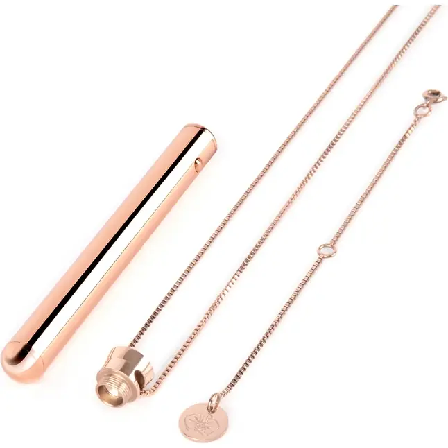 Золотистый вибростимулятор-кулон на цепочке Necklace Rechargeable Vibrator. Фотография 7.