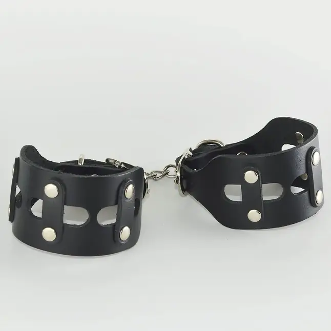 Черные кожаные наручники Цезарь - BDSM accessories. Фотография 3.