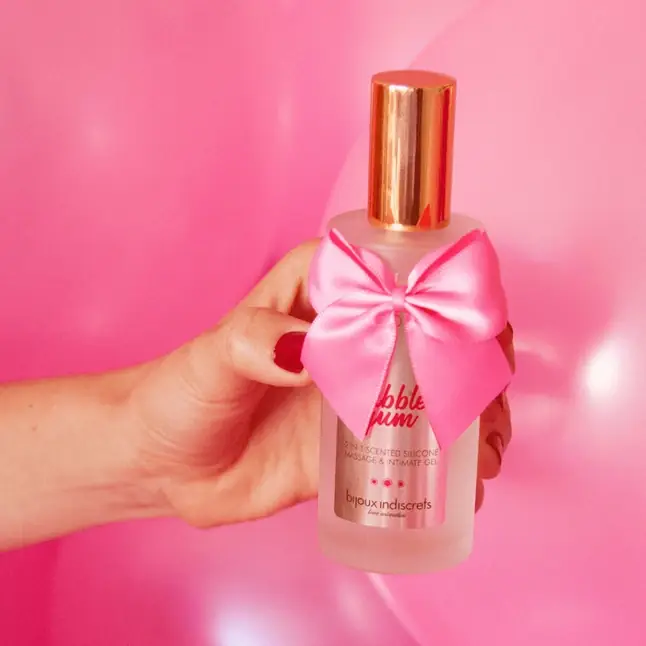 Гель с ароматом жвачки Bubblegum 2-in-1 Scented Silicone Massage And Intimate Gel - 100 мл. Фотография 3.