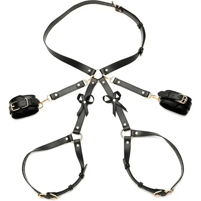 Черная сбруя Bondage Harness на бедра с бантиками - размер M-L - Ouch!. Фотография 5.