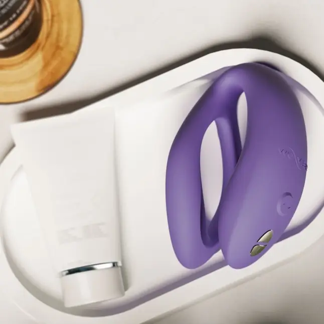 Фиолетовый вибратор для пар We-Vibe Sync O. Фотография 9.