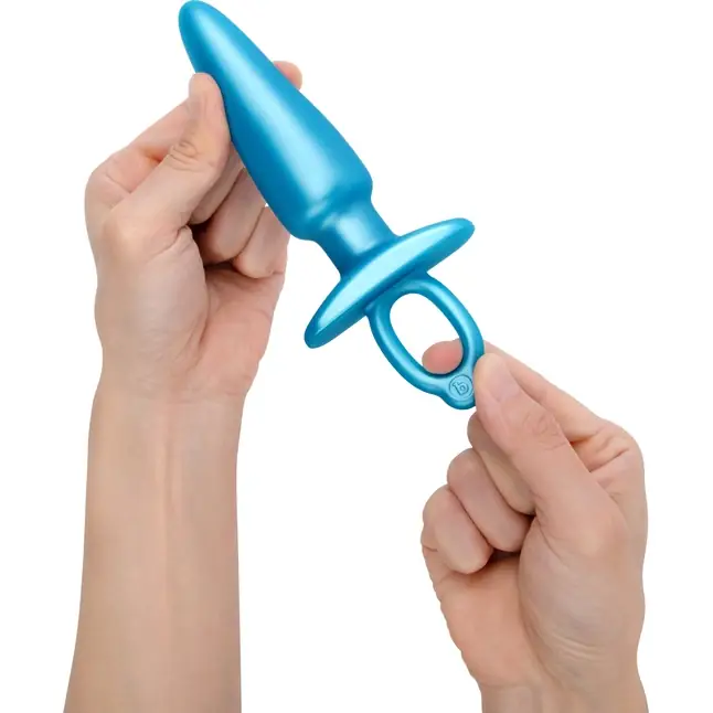 Голубая анальная пробка с кольцом Sleek Tapered Silicone Plug - 15 см. Фотография 3.
