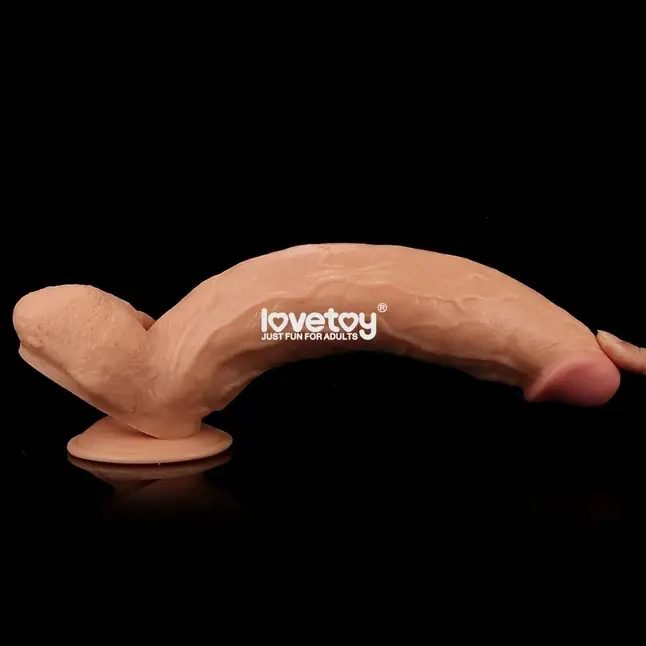Большой реалистичный фаллоимитатор на присоске Legendary King Sized Realistic Dildo - 30 см. Фотография 2.