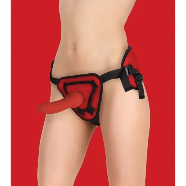 Красный страпон Deluxe Silicone Strap On 8 Inch - 20,5 см - Ouch!. Фотография 5.
