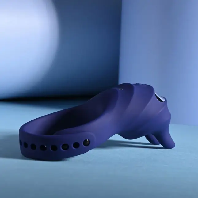 Синее эрекционное виброкольцо с клиторальной подушечкой и пультом ДУ Adjustable Fun Ring. Фотография 11.