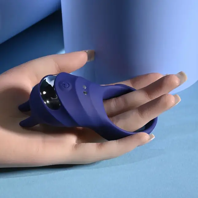 Синее эрекционное виброкольцо с клиторальной подушечкой и пультом ДУ Adjustable Fun Ring. Фотография 15.